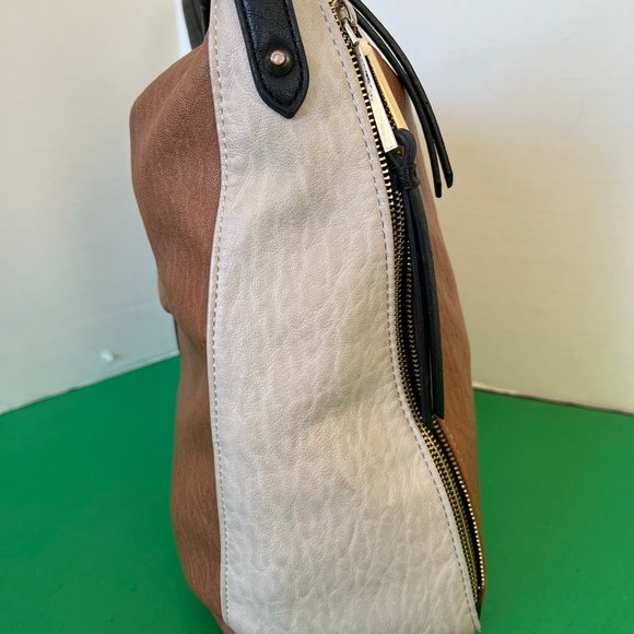 Jessica Simpson Tan And Cream Slouch Bag - Picture 8 of 12